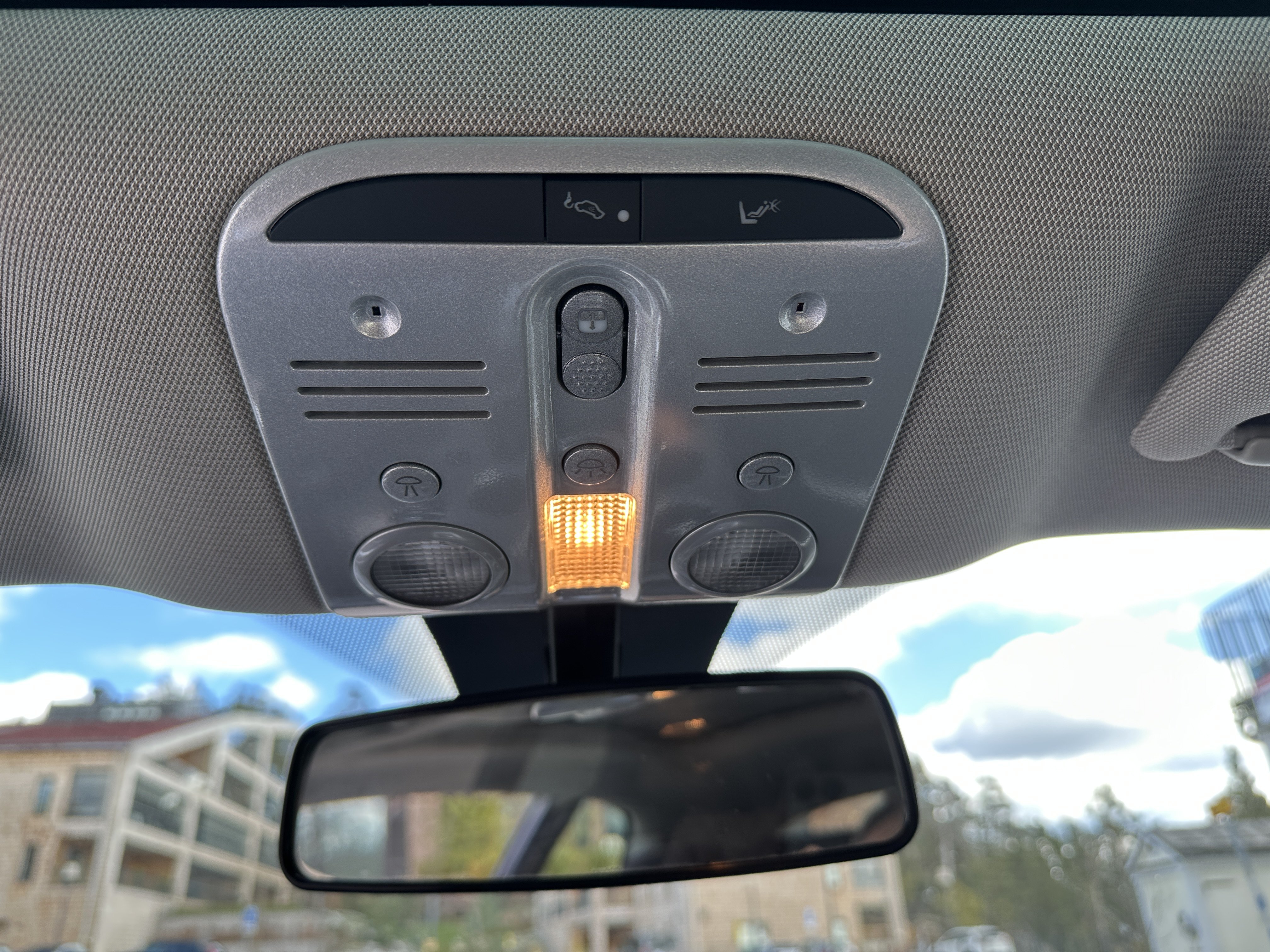 Vehicle Image 40