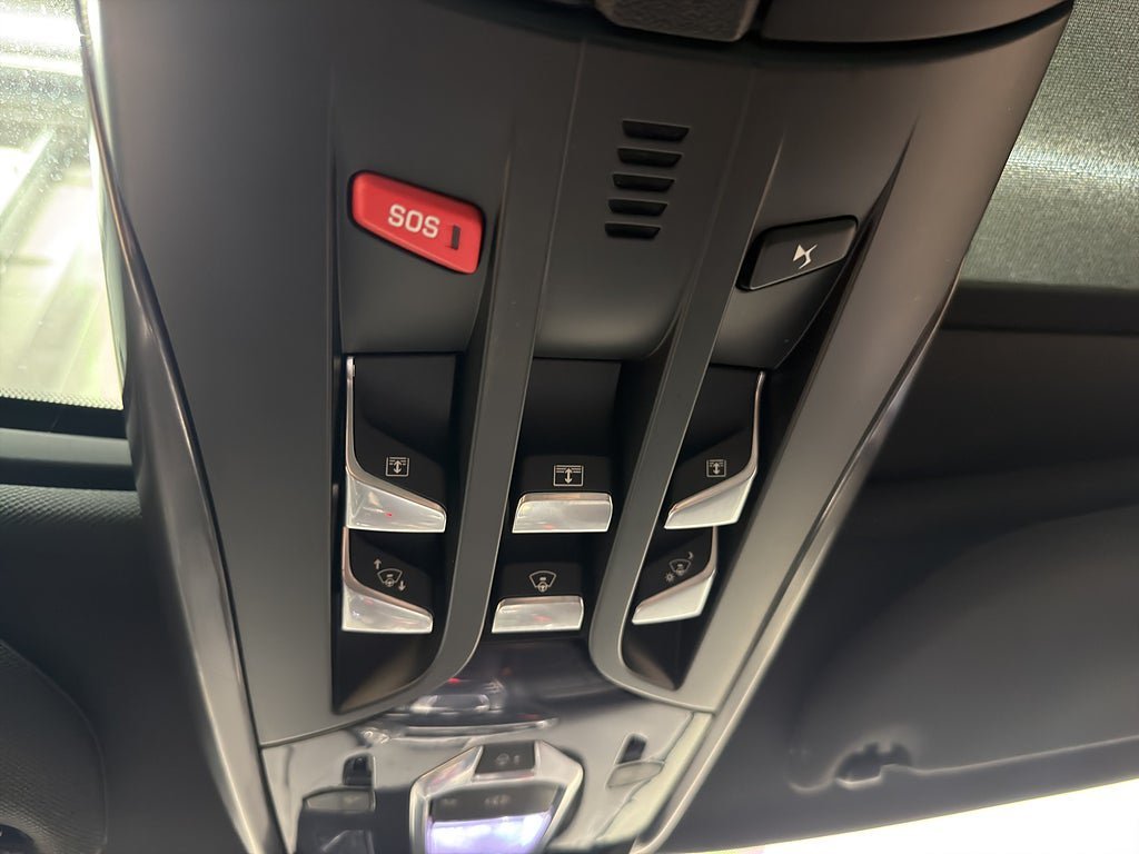 Vehicle Image 24