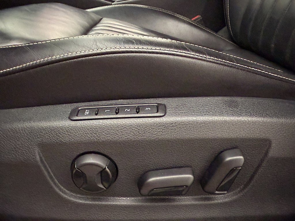 Vehicle Image 25