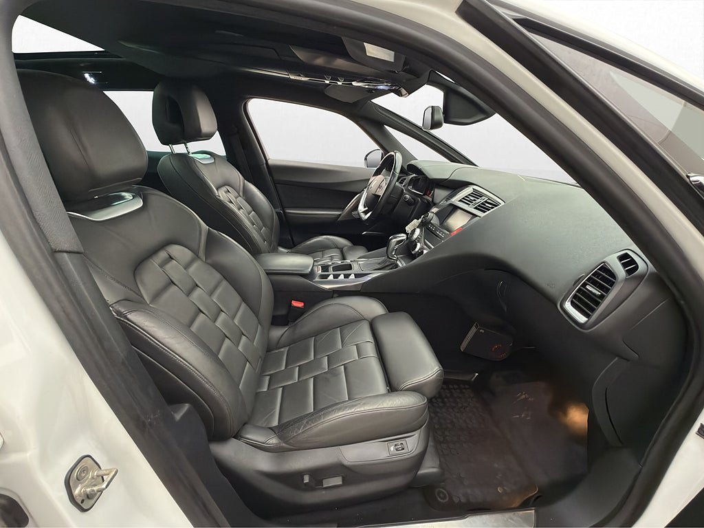 Vehicle Image 32