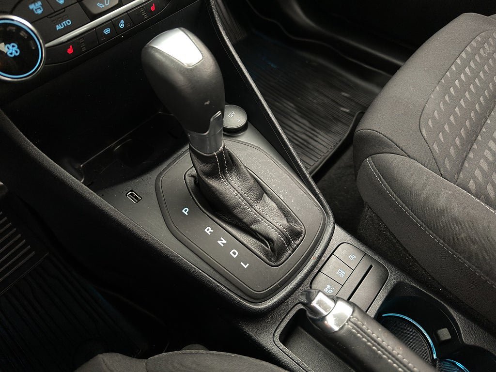 Vehicle Image 17