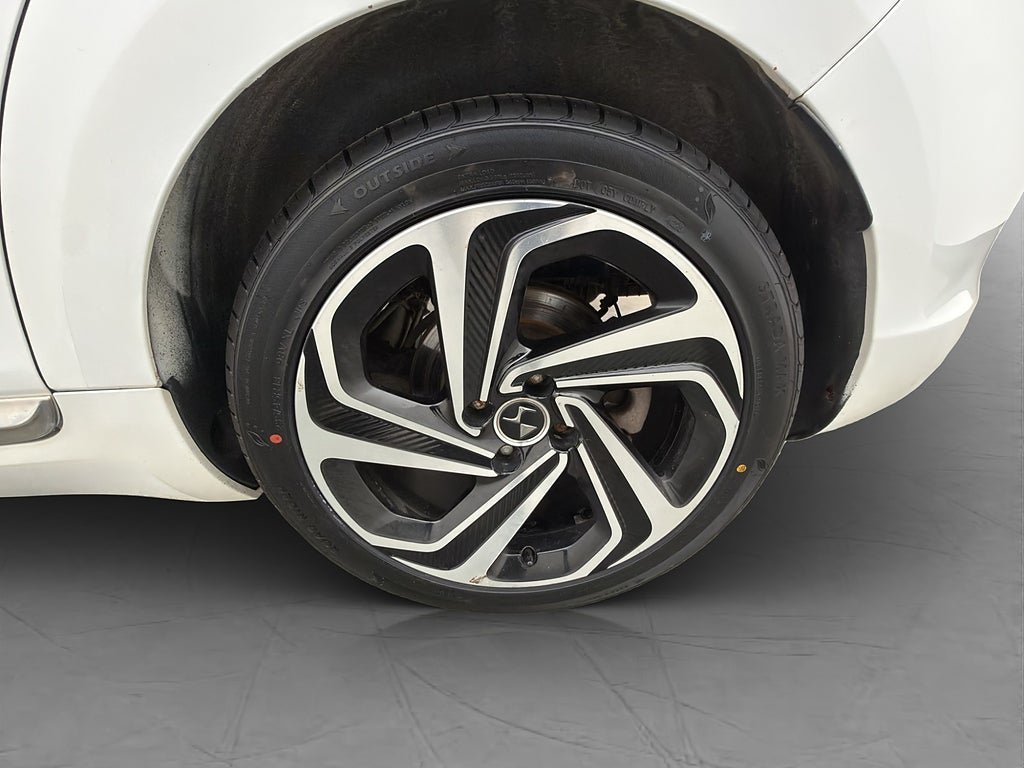 Vehicle Image 37