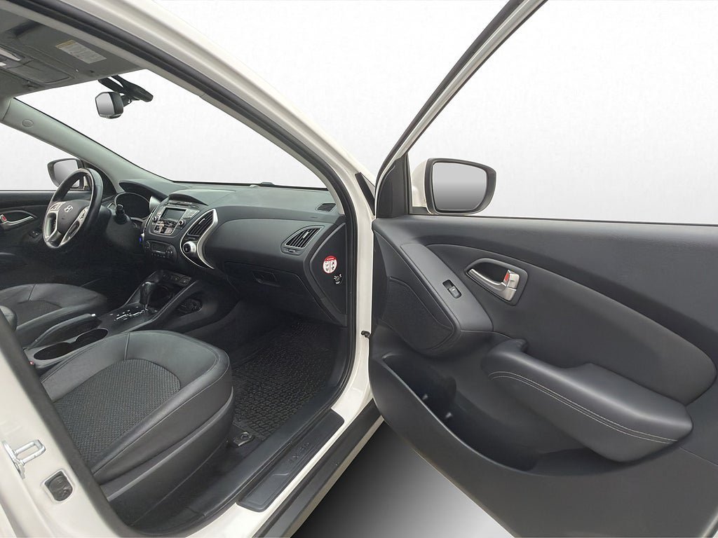 Vehicle Image 25