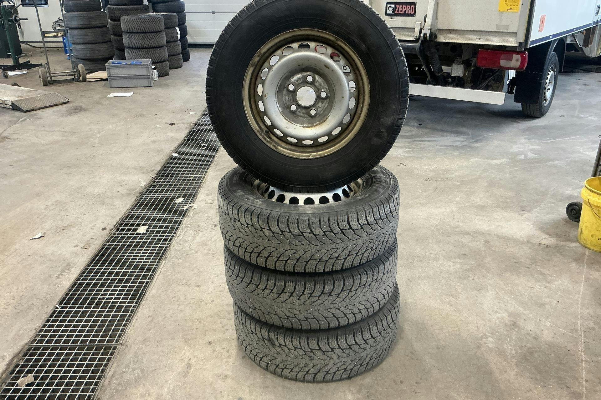 Vehicle Image 14