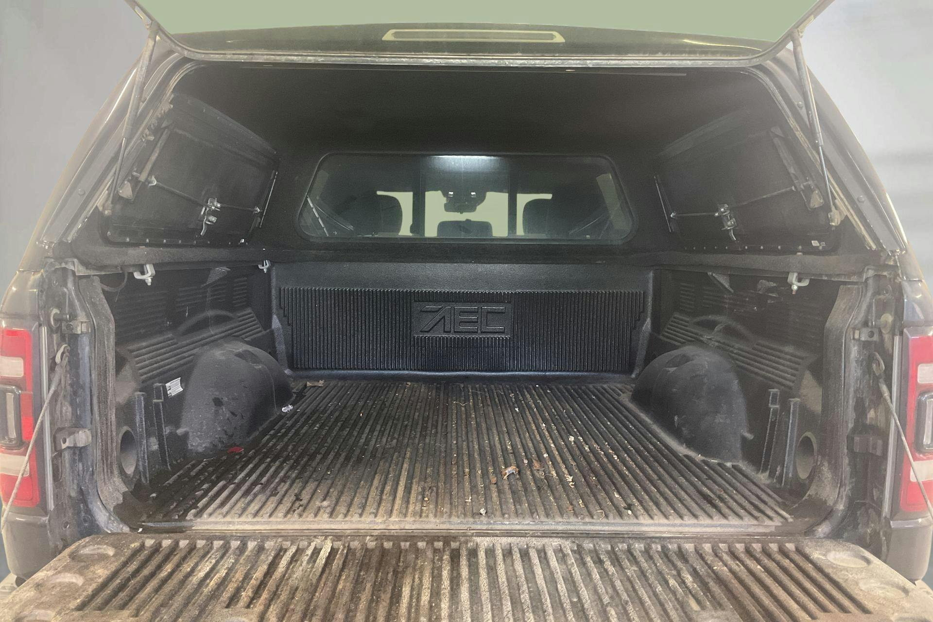 Vehicle Image 9