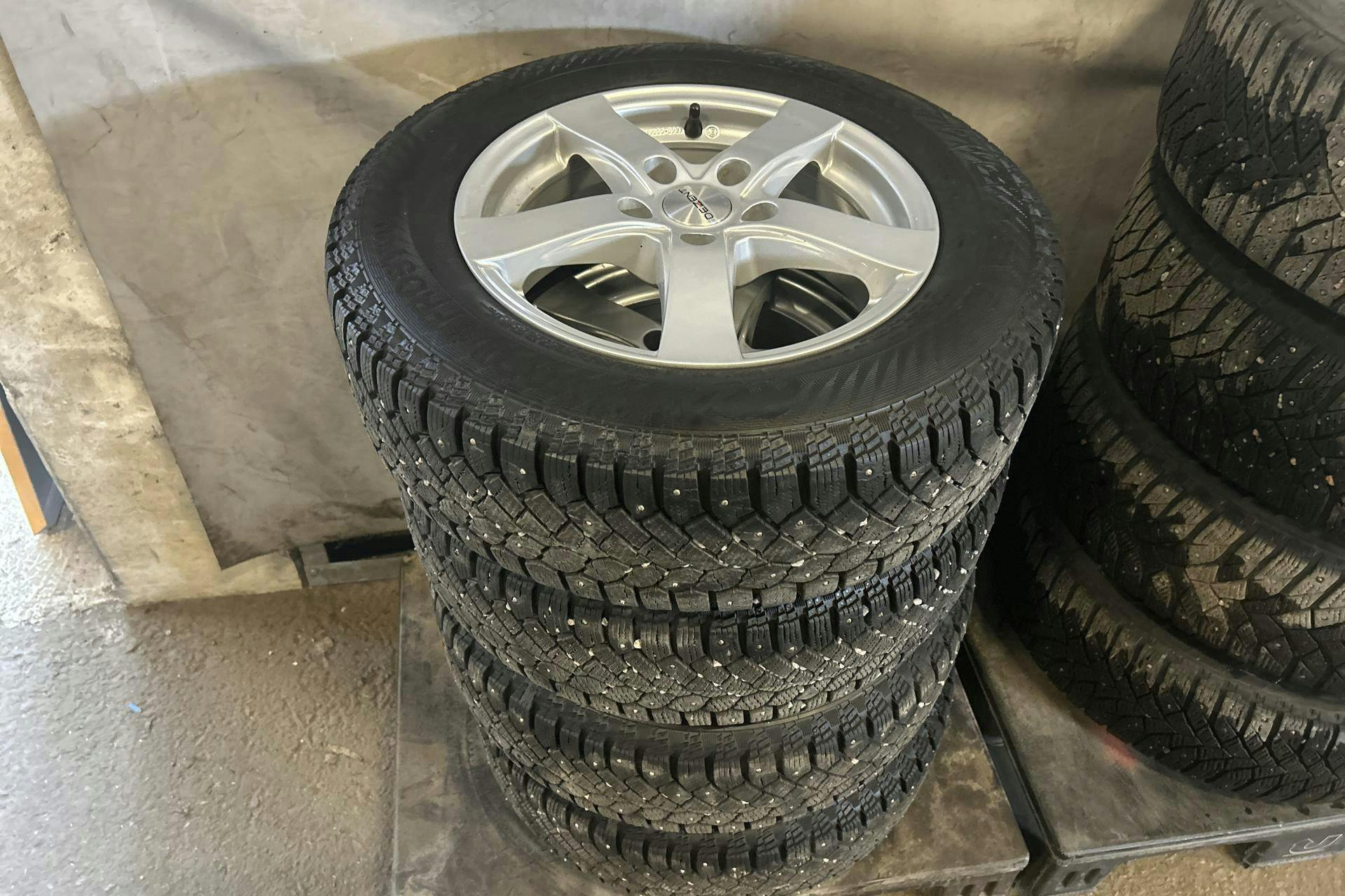 Vehicle Image 15