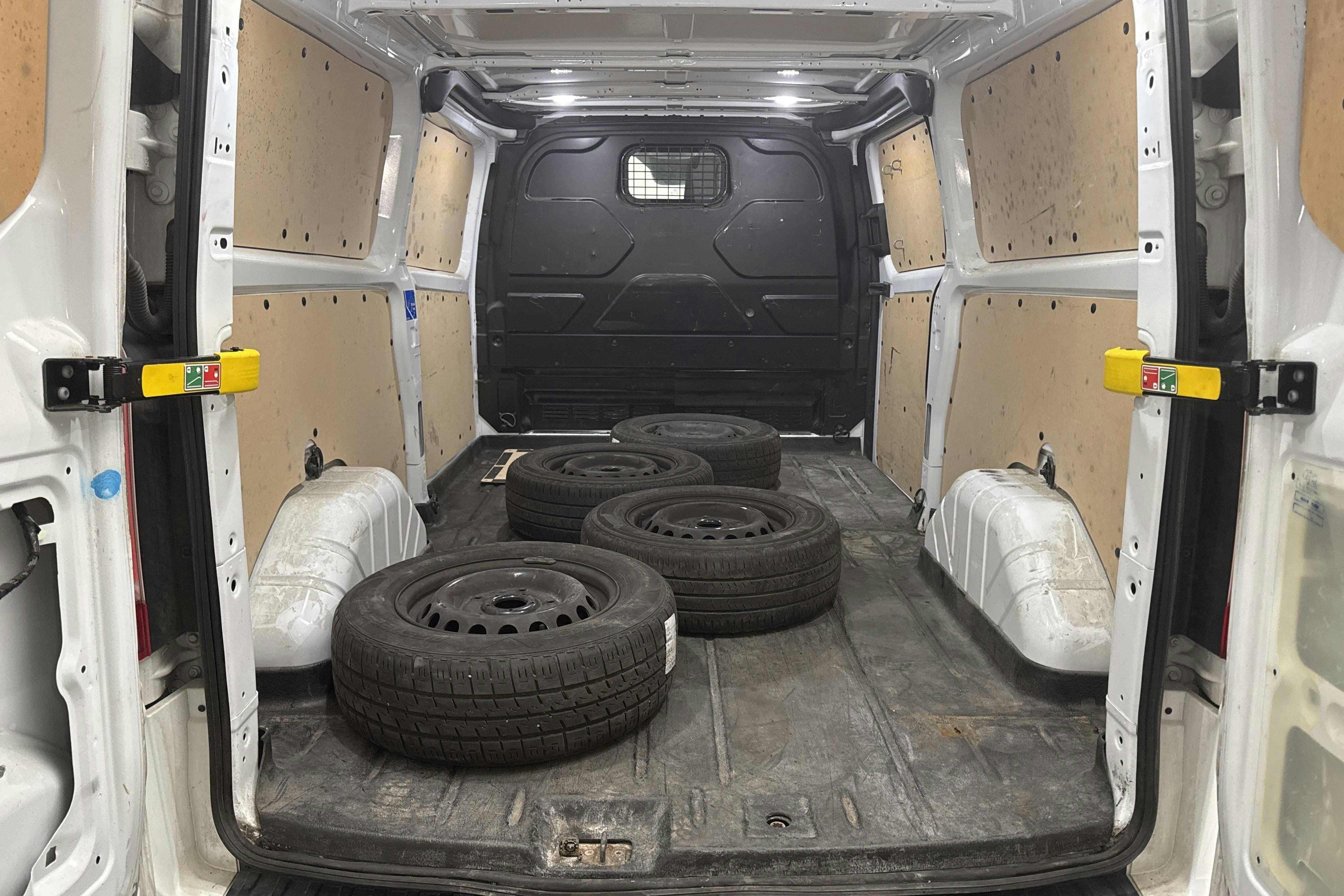Vehicle Image 8
