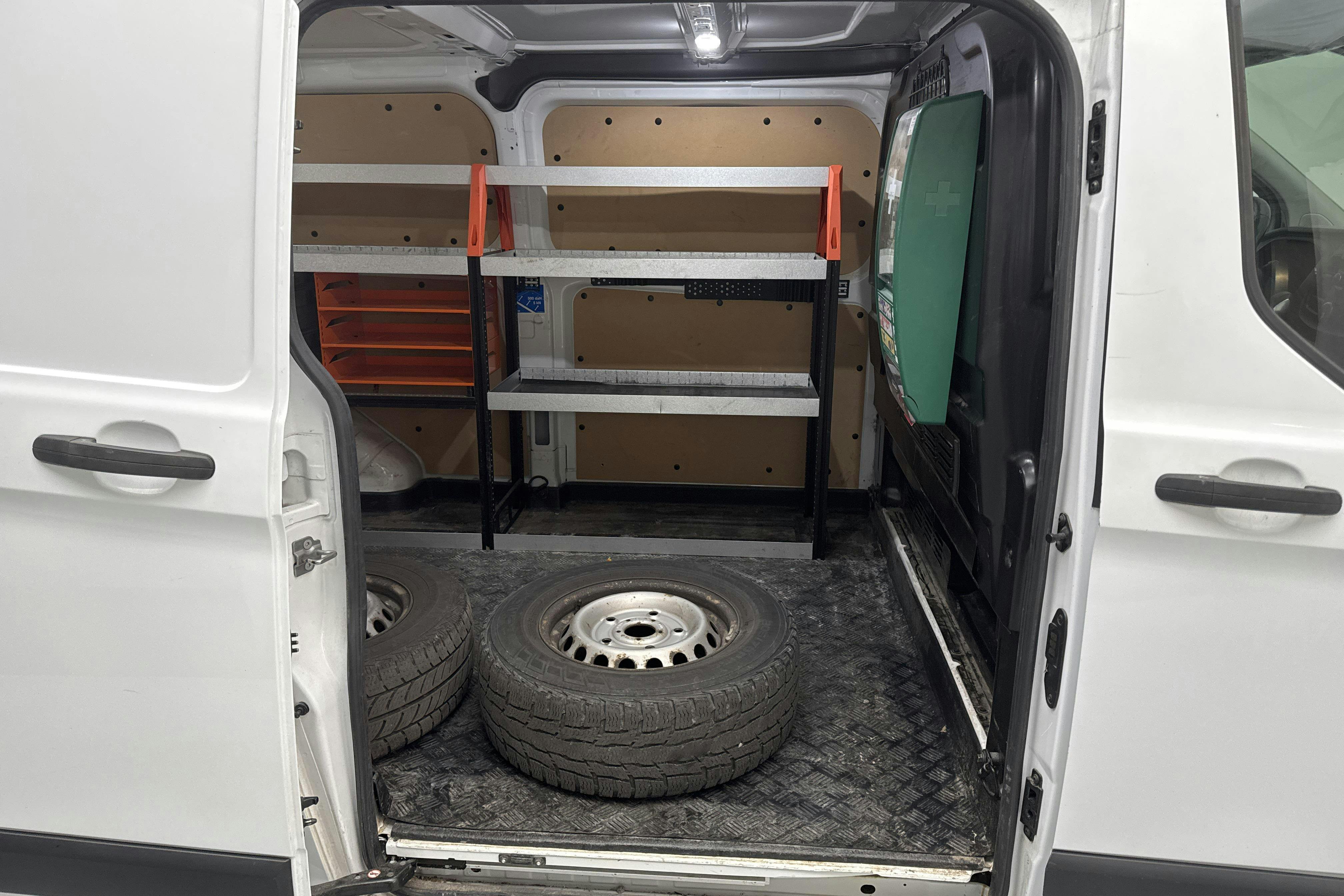 Vehicle Image 8