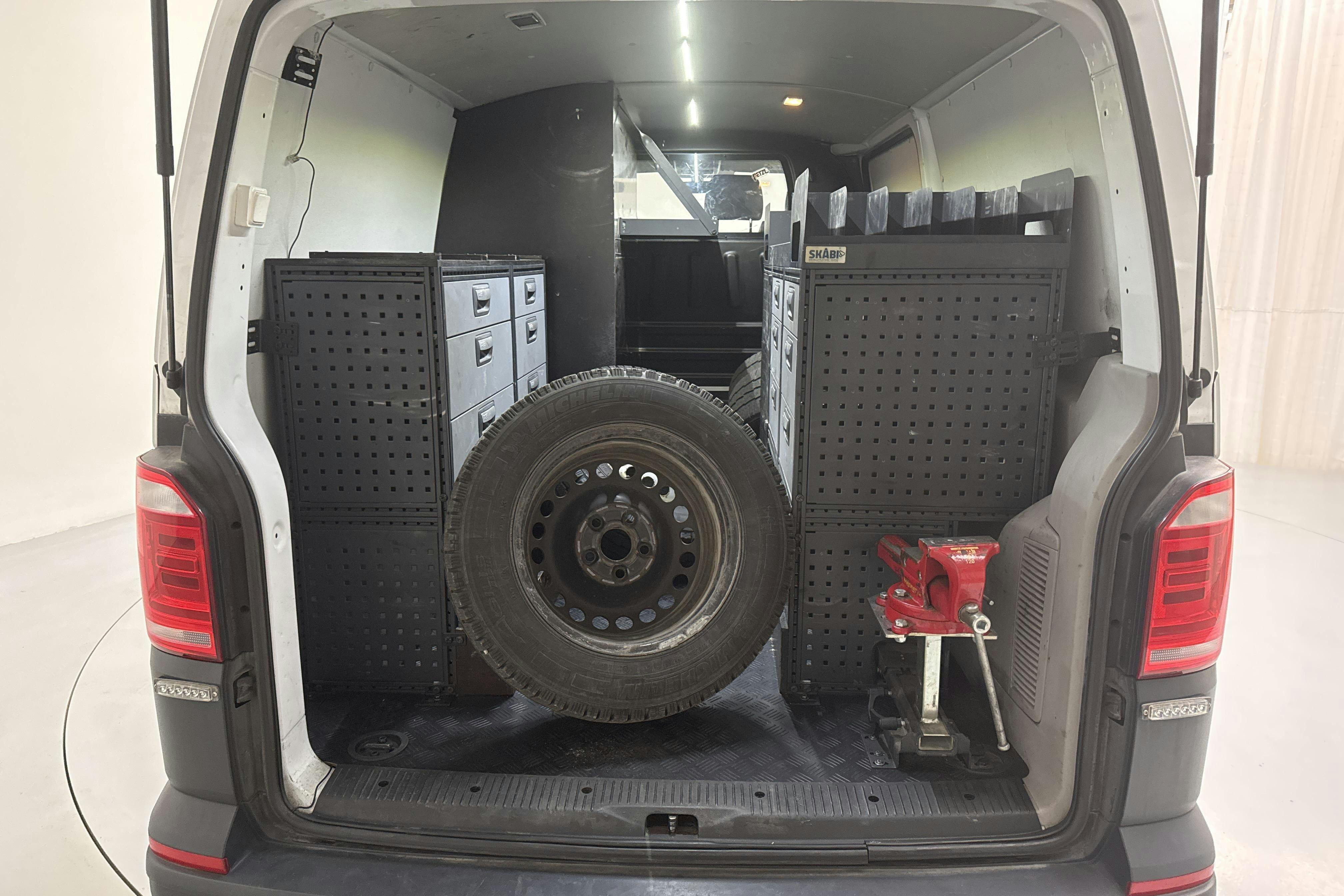 Vehicle Image 9