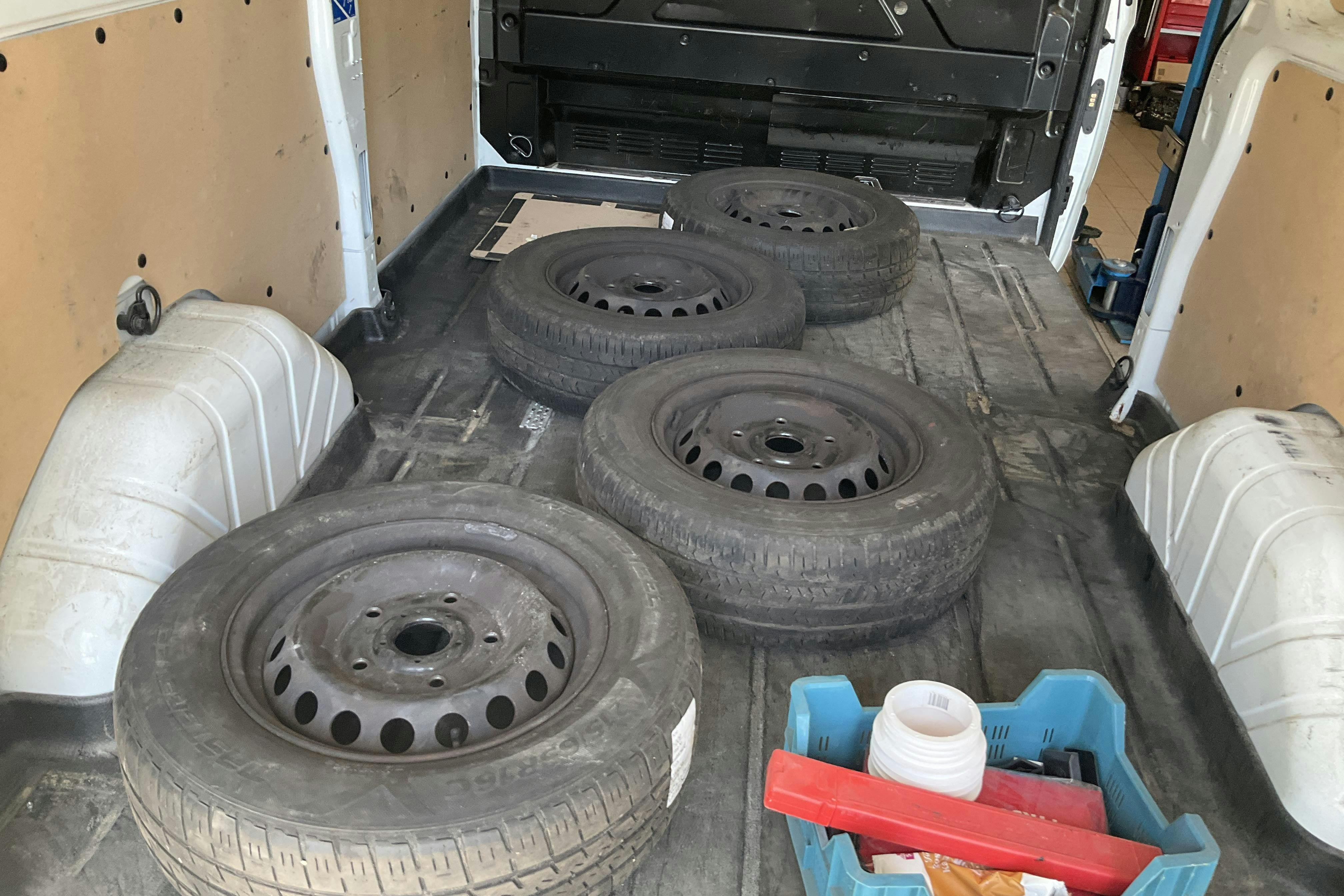 Vehicle Image 11