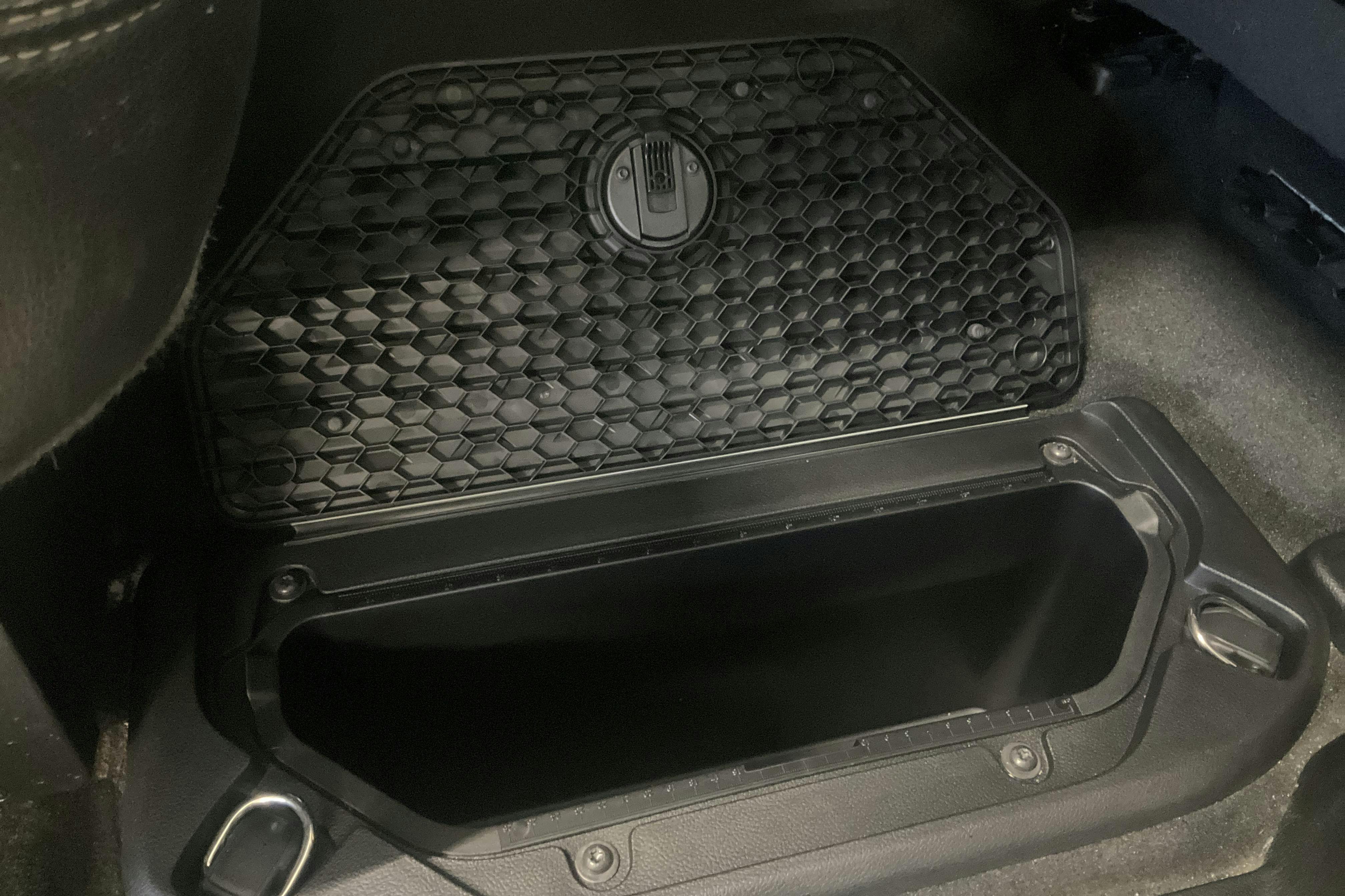 Vehicle Image 25