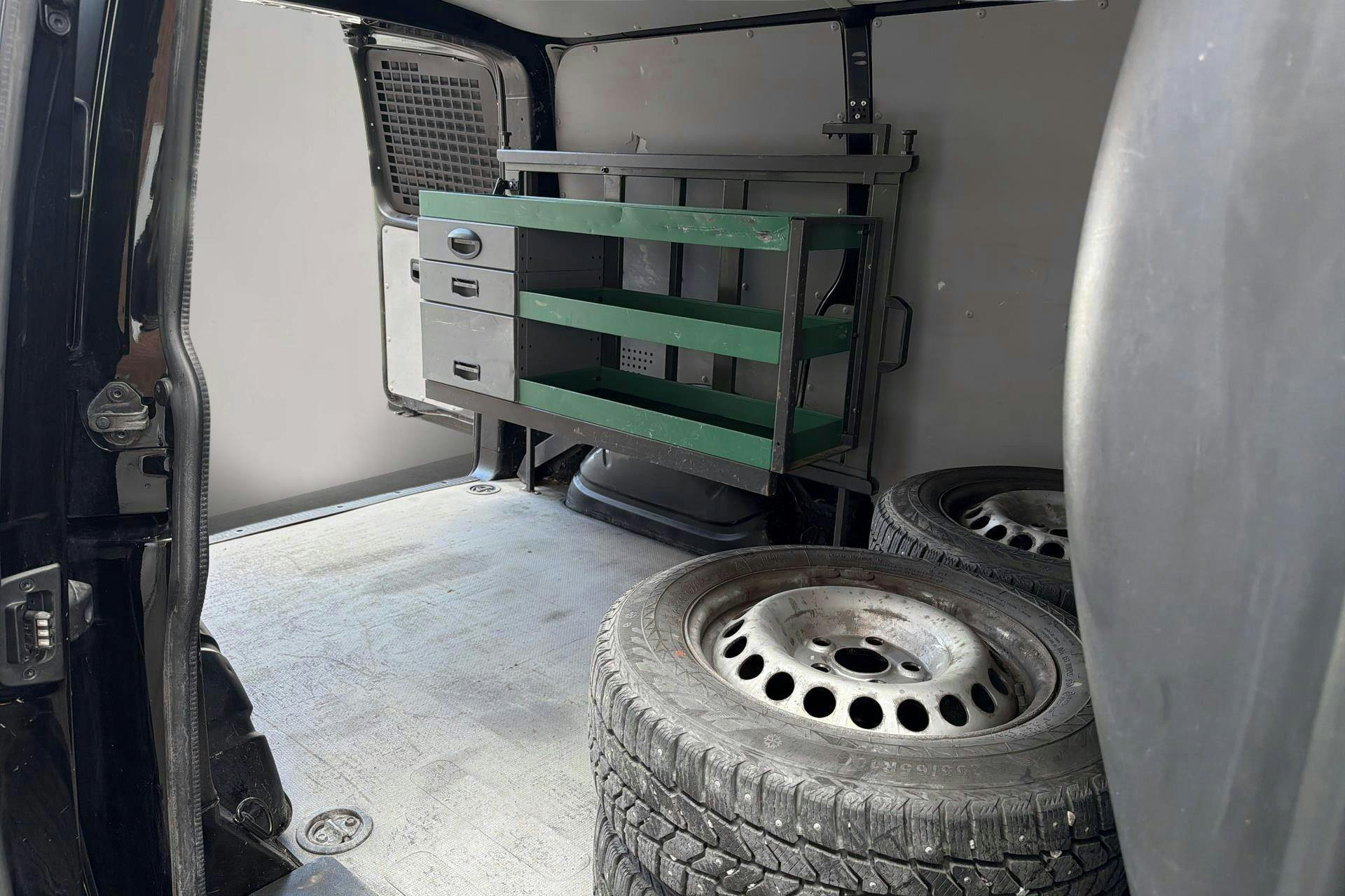 Vehicle Image 9