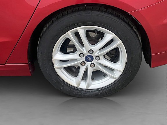 Vehicle Image 25