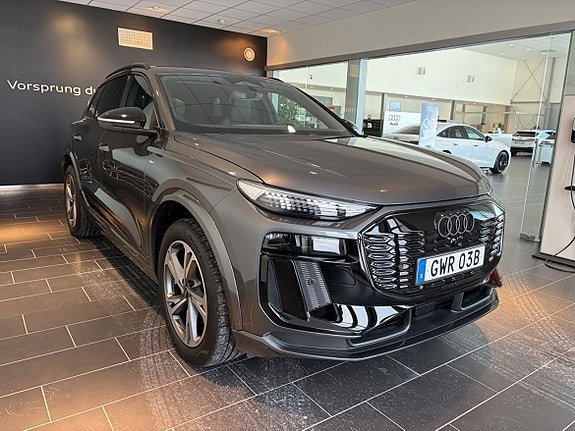 Vehicle Image 6
