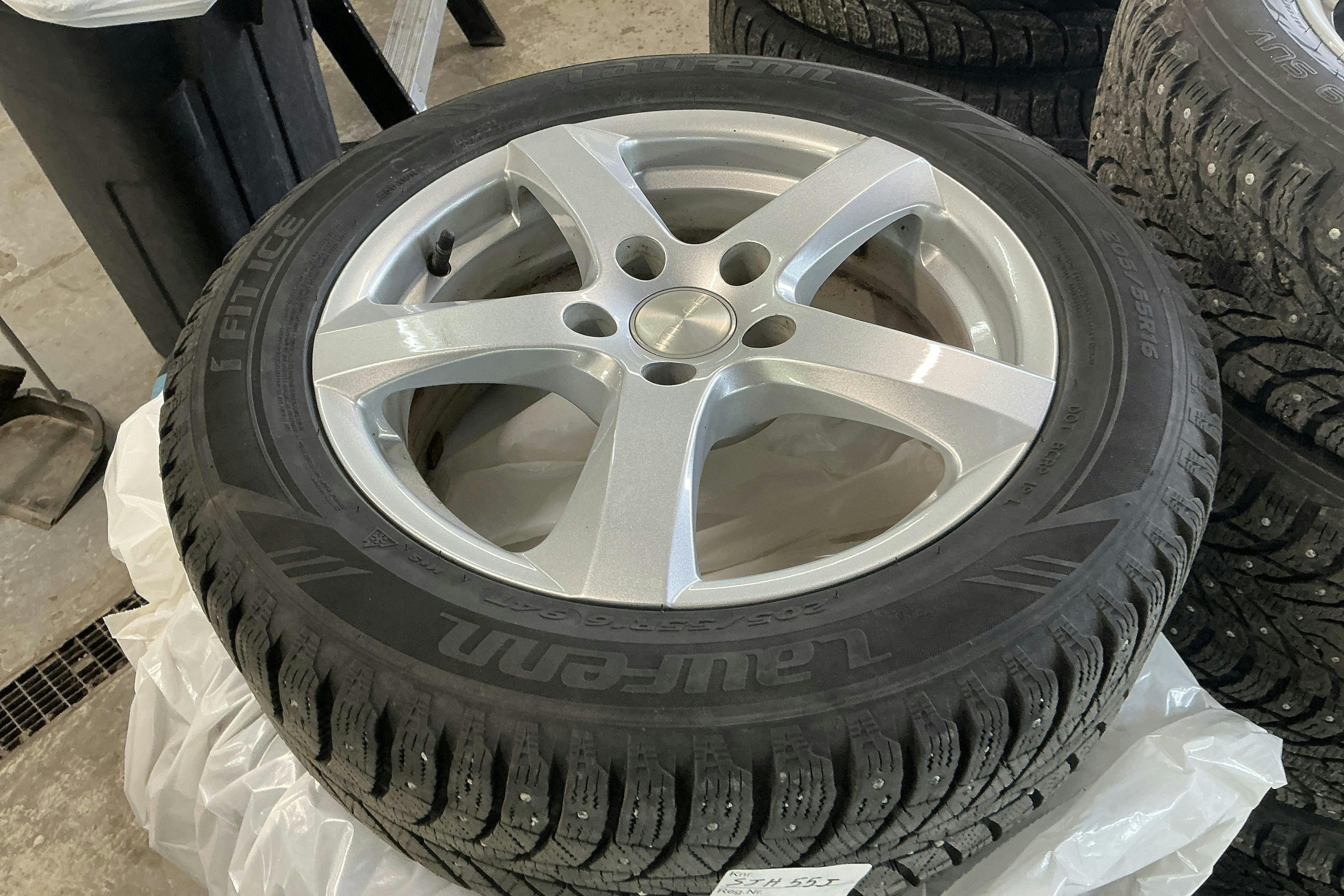 Vehicle Image 14