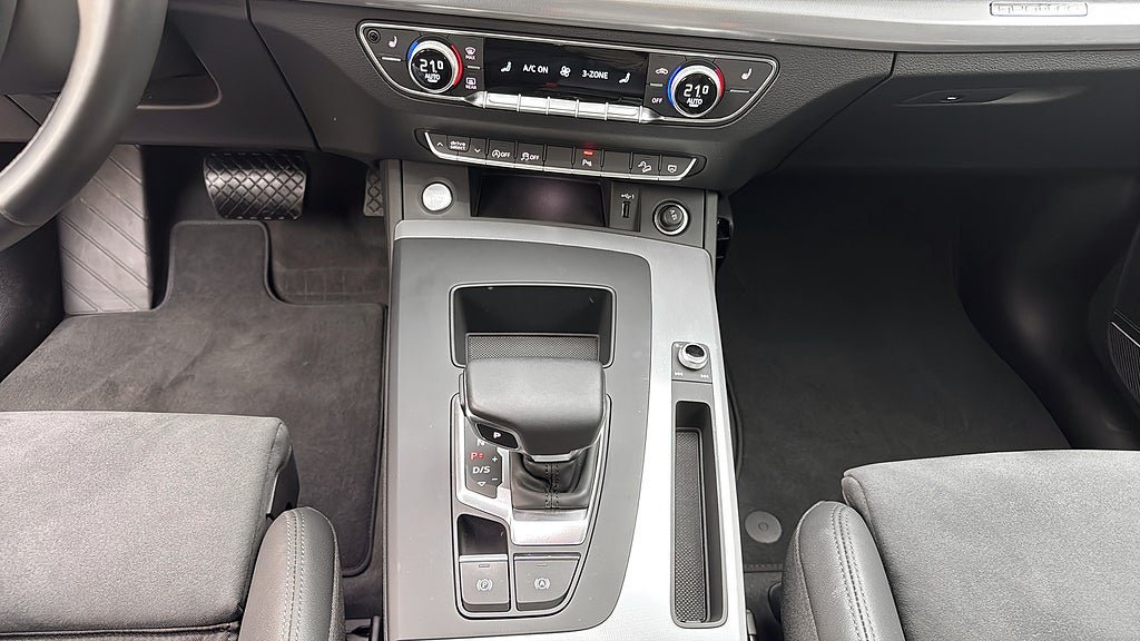 Vehicle Image 18