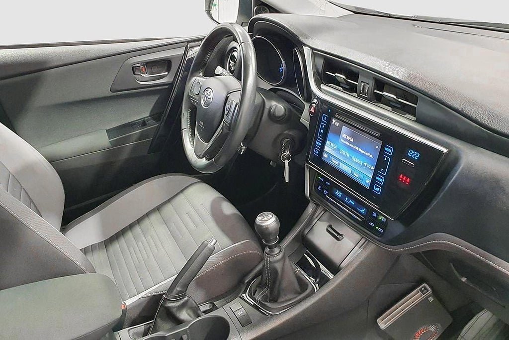 Vehicle Image 16