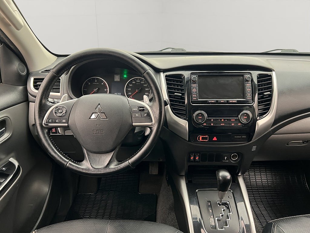 Vehicle Image 16