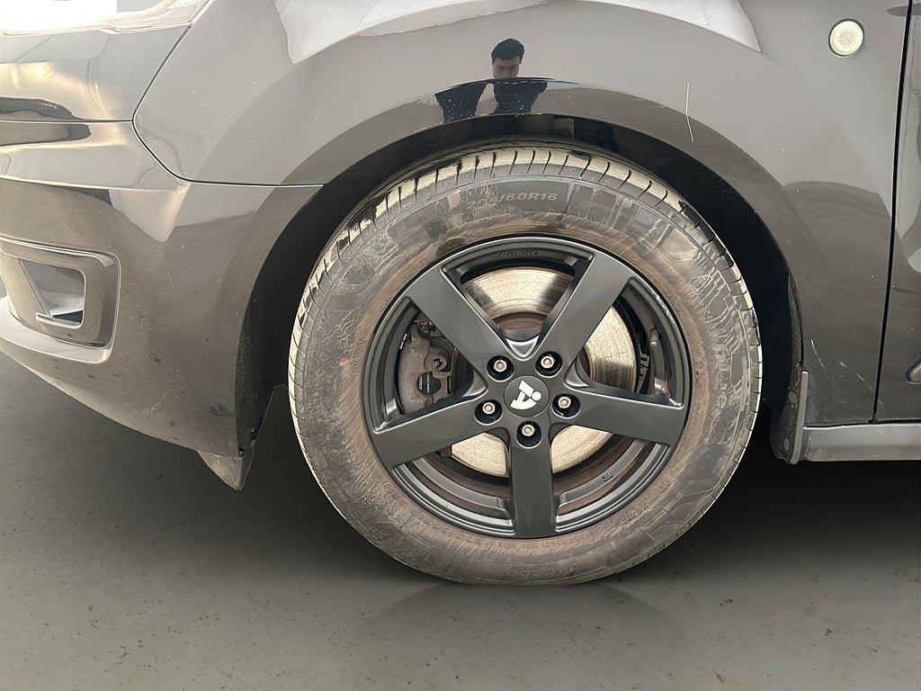 Vehicle Image 26