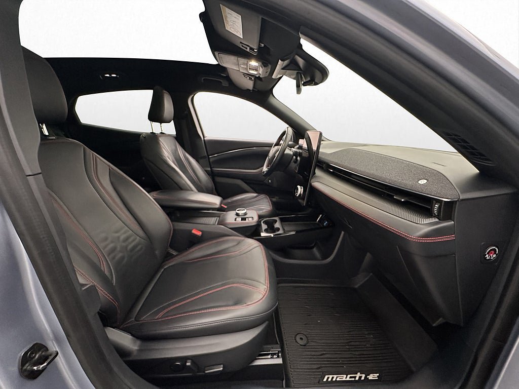 Vehicle Image 32