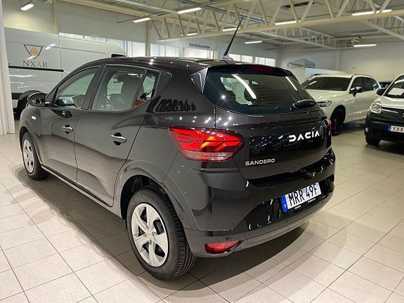 Vehicle Image 5