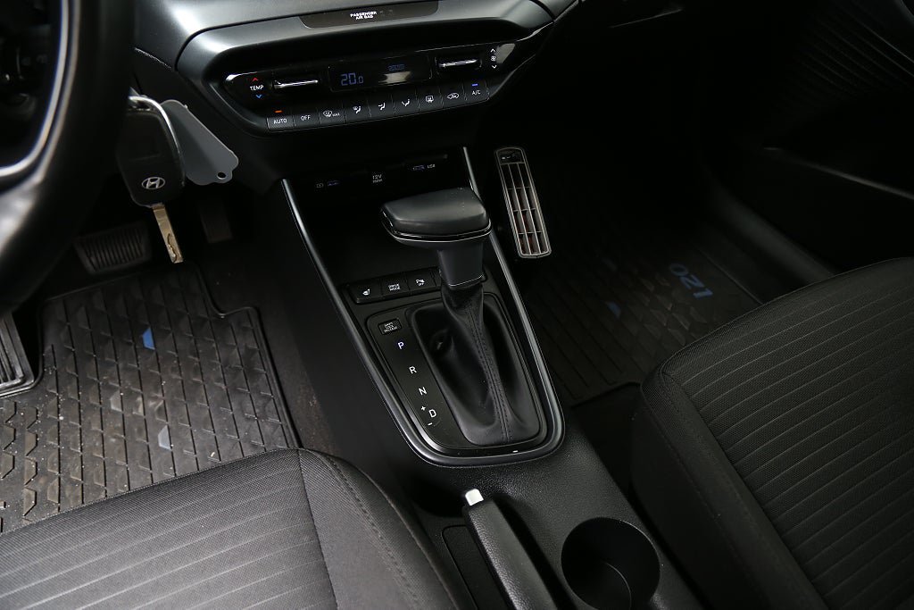 Vehicle Image 25