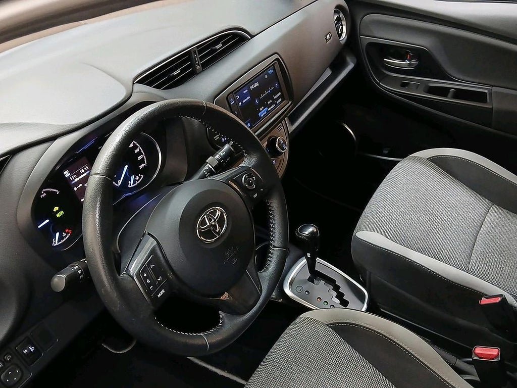 Vehicle Image 14
