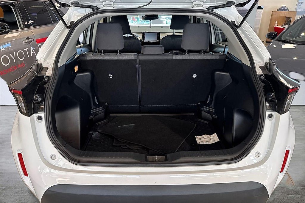 Vehicle Image 12