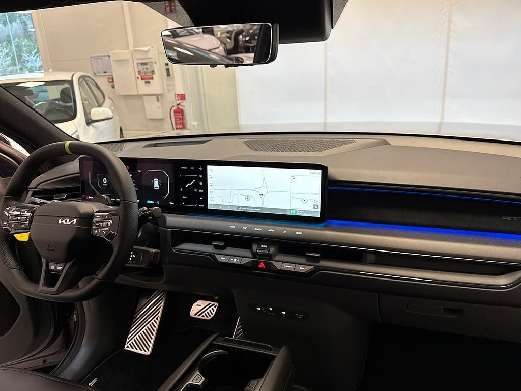 Vehicle Image 24