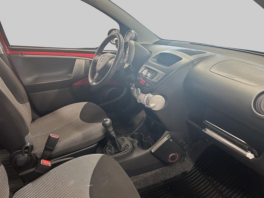 Vehicle Image 9