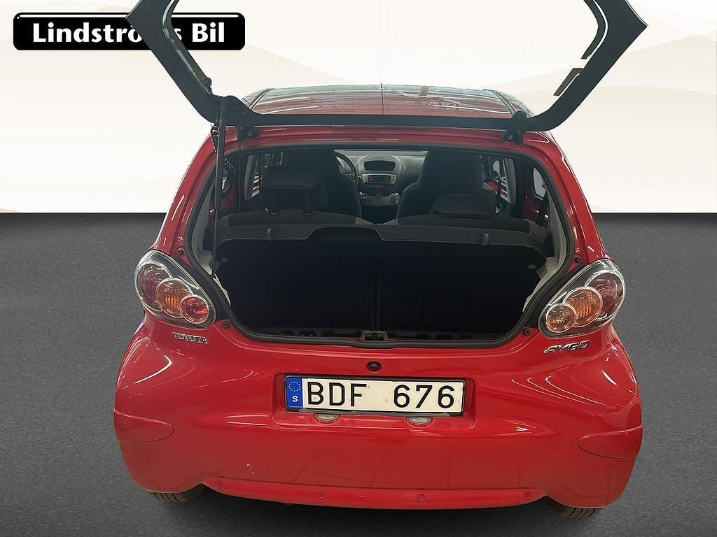 Vehicle Image 12
