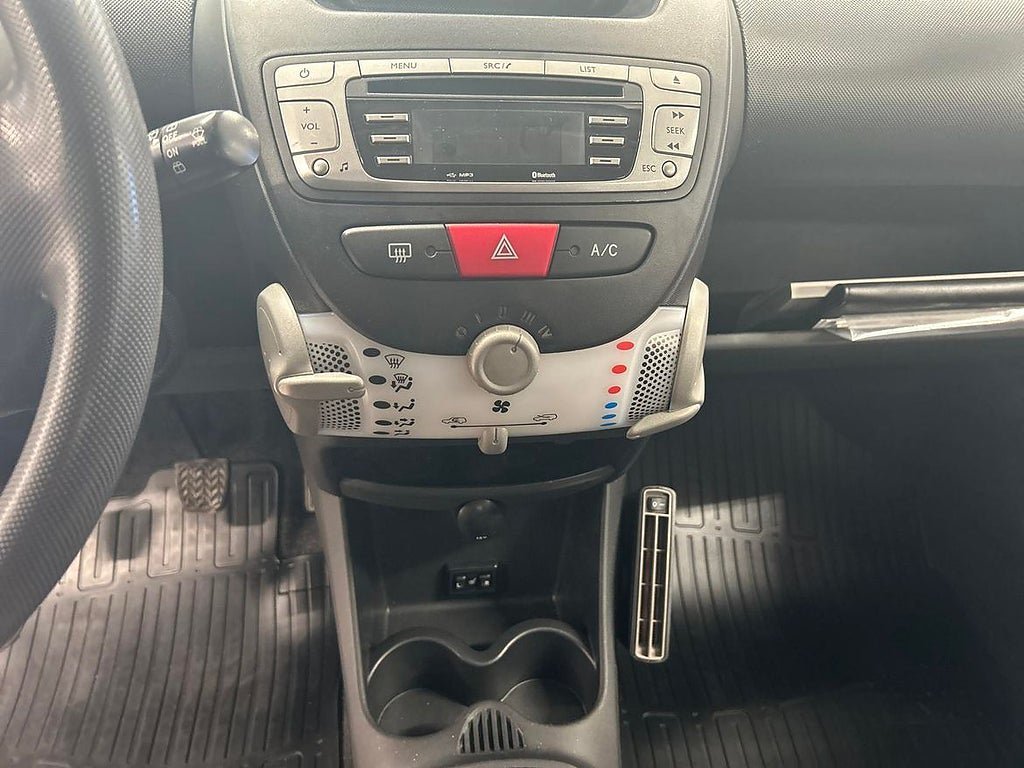 Vehicle Image 16