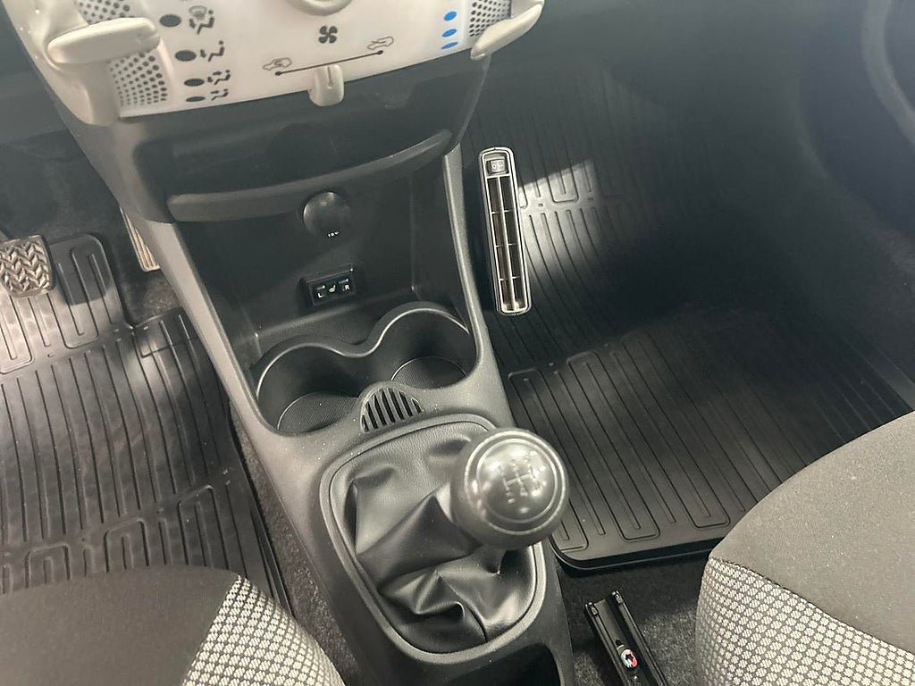 Vehicle Image 17