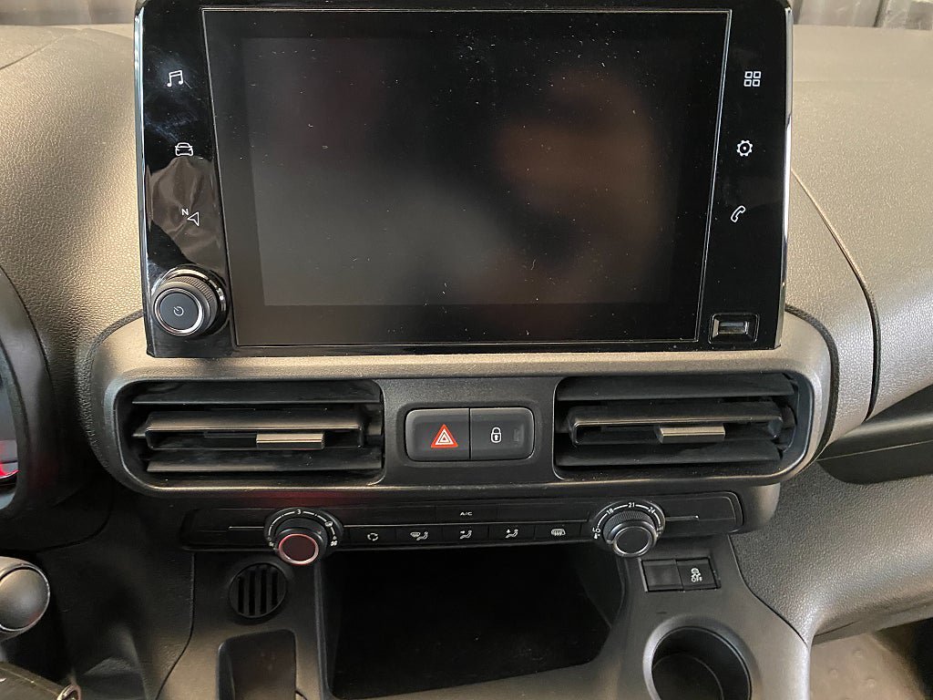 Vehicle Image 28