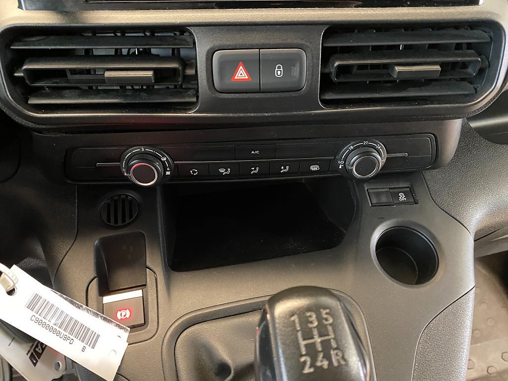Vehicle Image 29