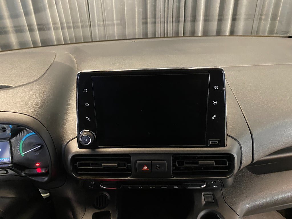 Vehicle Image 38