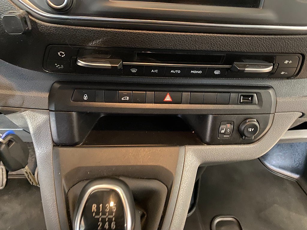 Vehicle Image 38