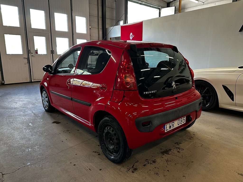 Vehicle Image 6