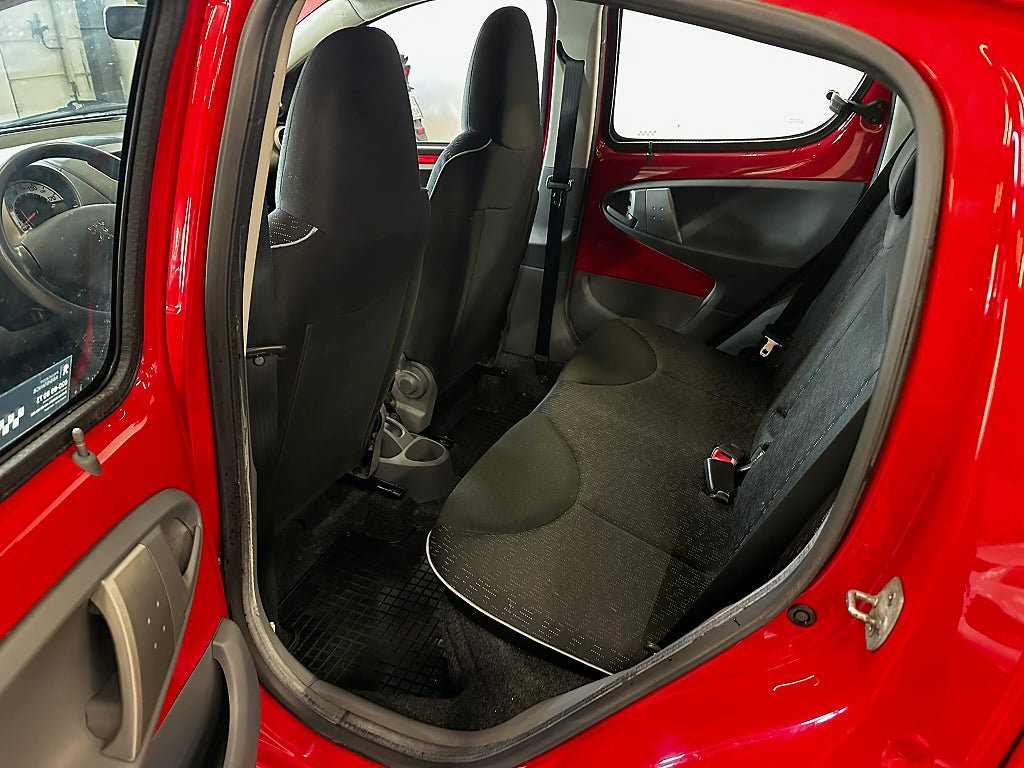 Vehicle Image 9