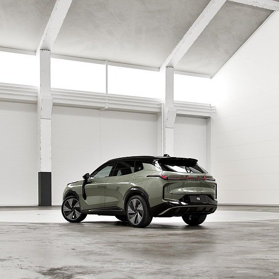 Vehicle Image 6