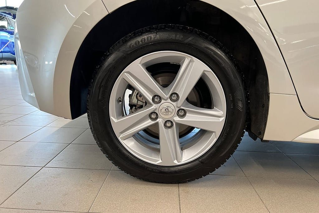 Vehicle Image 17