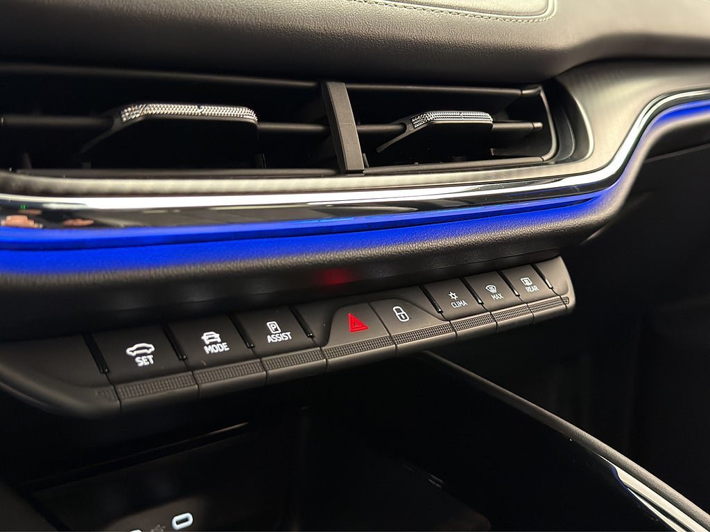 Vehicle Image 32
