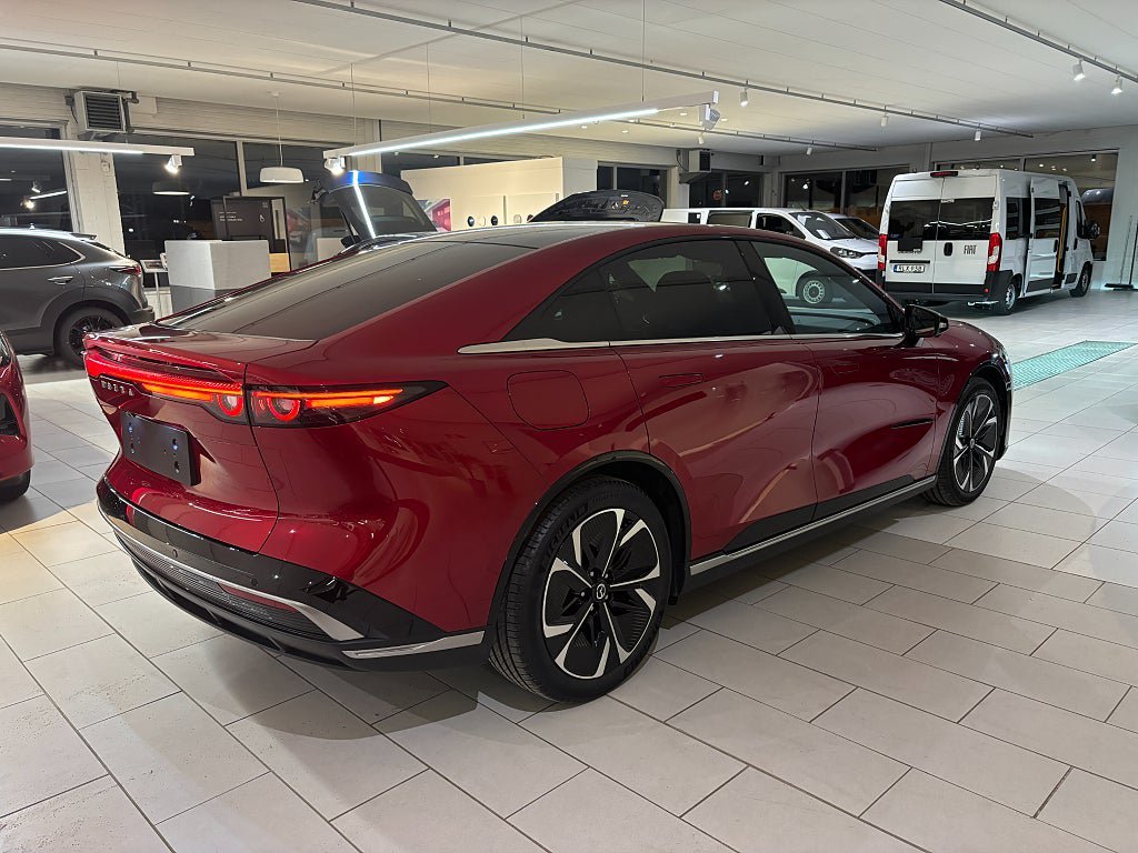 Vehicle Image 5
