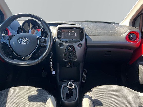 Vehicle Image 8