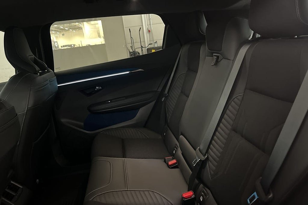 Vehicle Image 8