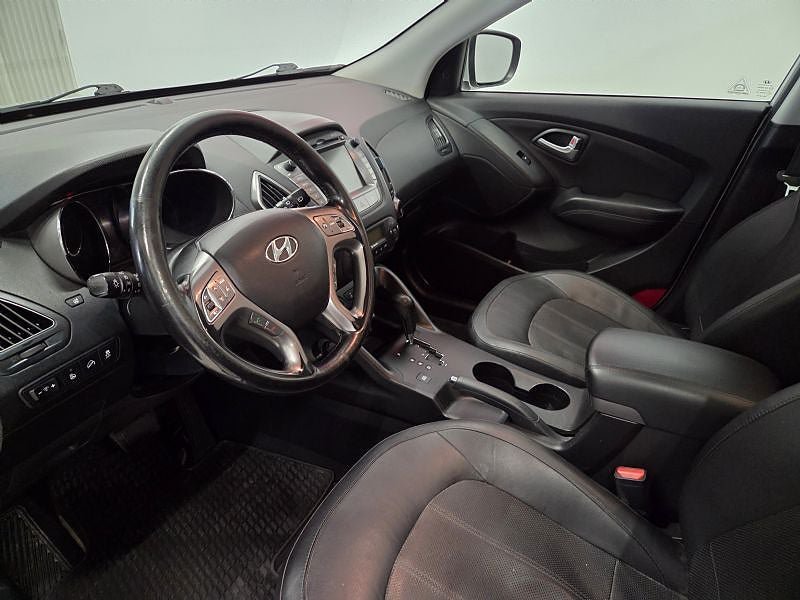 Vehicle Image 10
