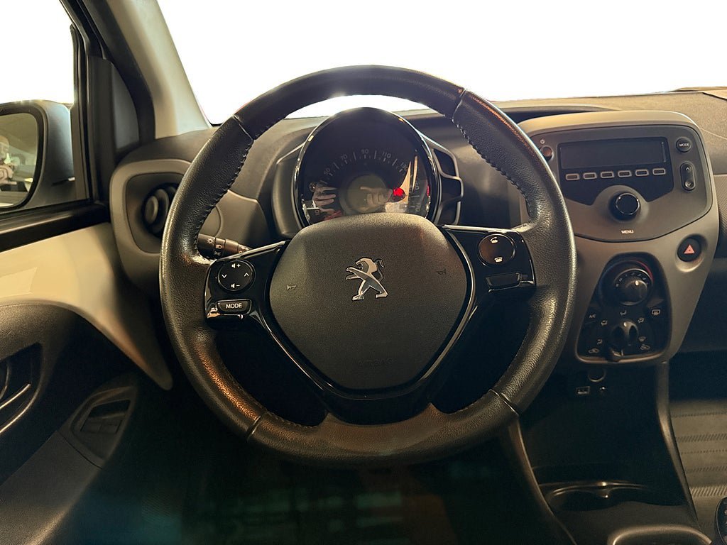 Vehicle Image 12