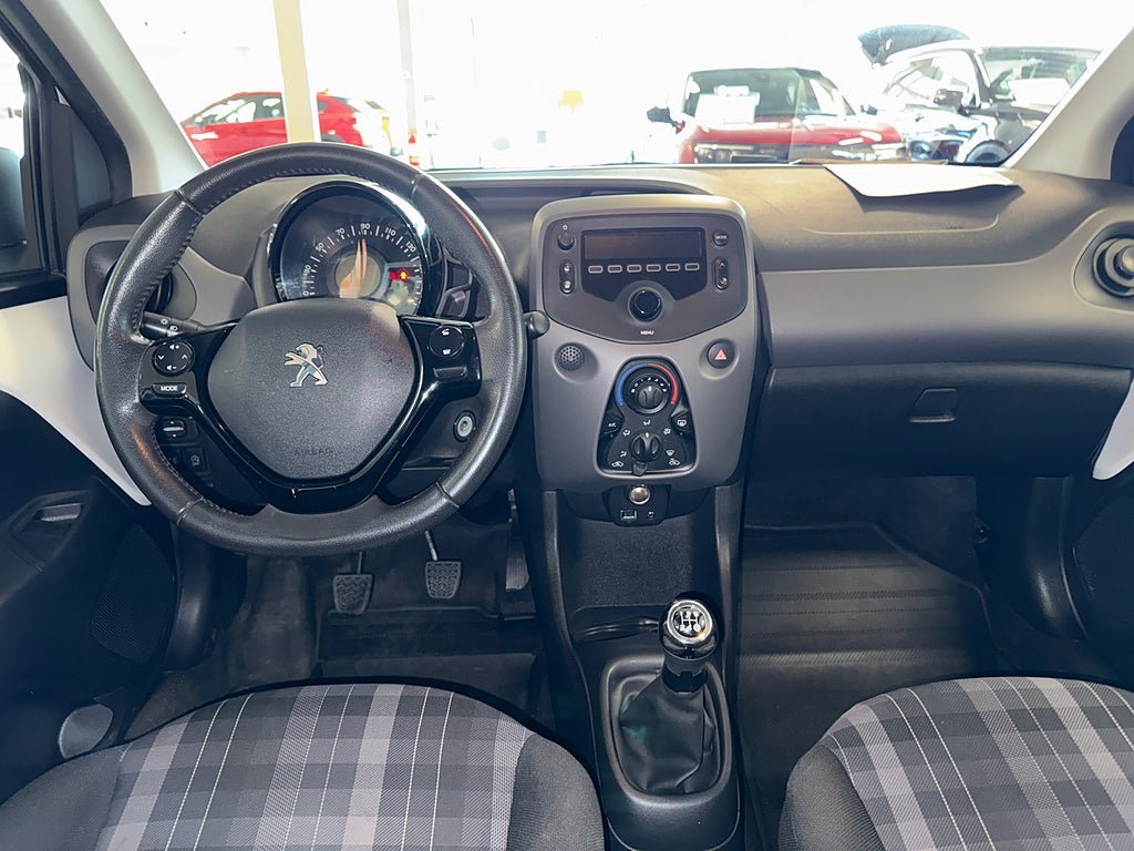 Vehicle Image 13