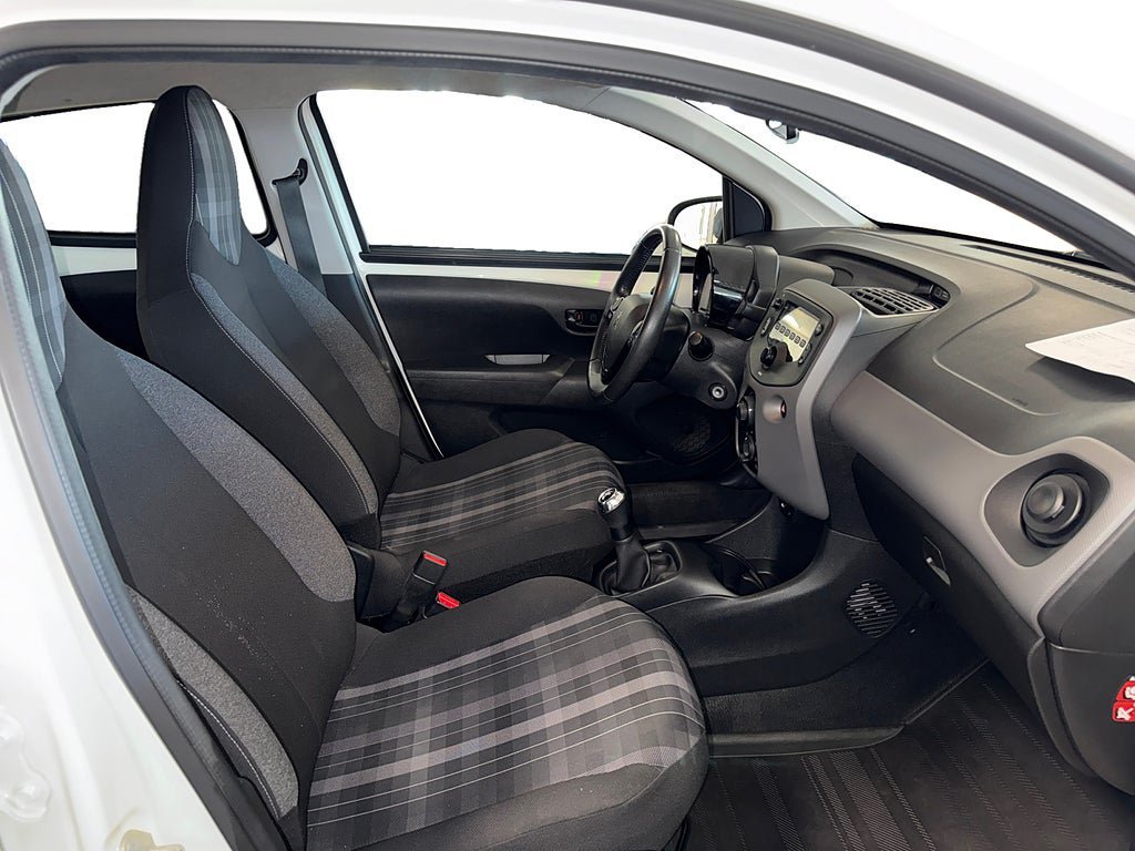 Vehicle Image 14