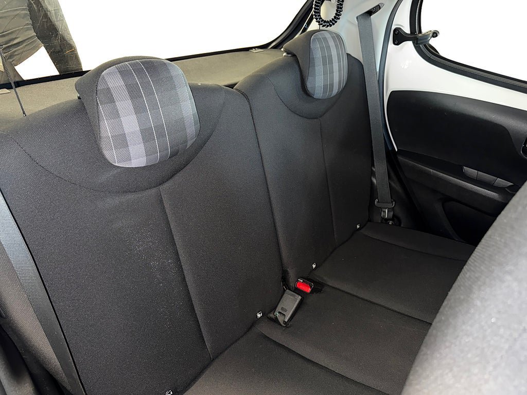 Vehicle Image 15